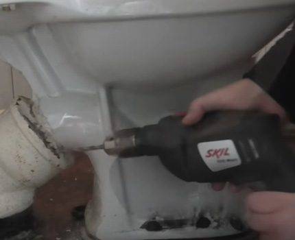 Toilettes de construction : temporaires, toilettes pour la période de réparation, installez.