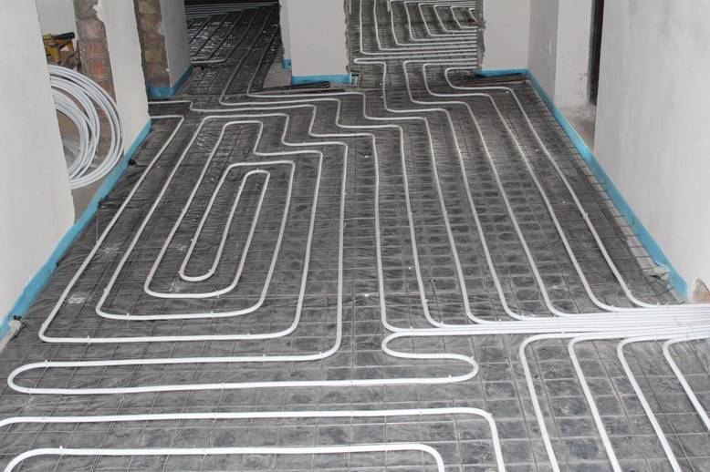 Pose des tuyaux de chauffage au sol : pose + comment choisir une étape et faire un circuit moins cher