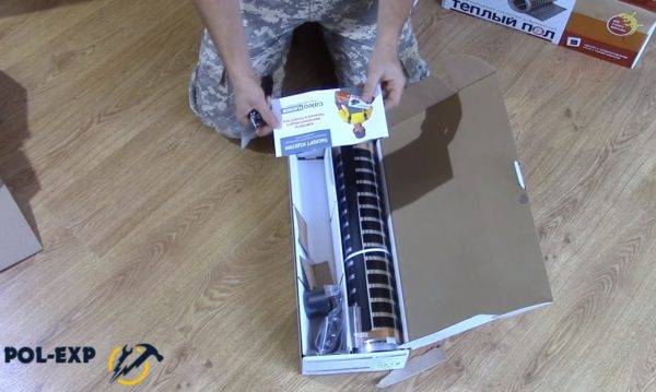 Chauffage au sol sous stratifié sur un sol en béton : nuances de design + notice de pose détaillée