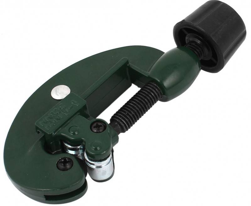 Coupe-tube pour tuyaux métal-plastique: types, lequel choisir et comment l'utiliser correctement