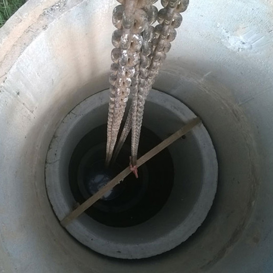 Bricolage bien à partir d'anneaux: creuser, imperméabiliser, nettoyer