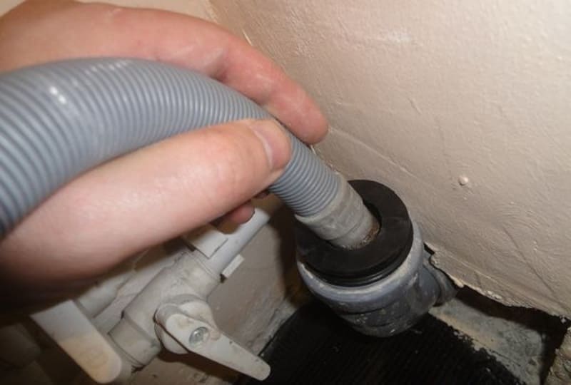 Rallongez le tuyau de vidange de la machine à laver: comment accumuler, connectez le tuyau d'alimentation en eau les uns aux autres