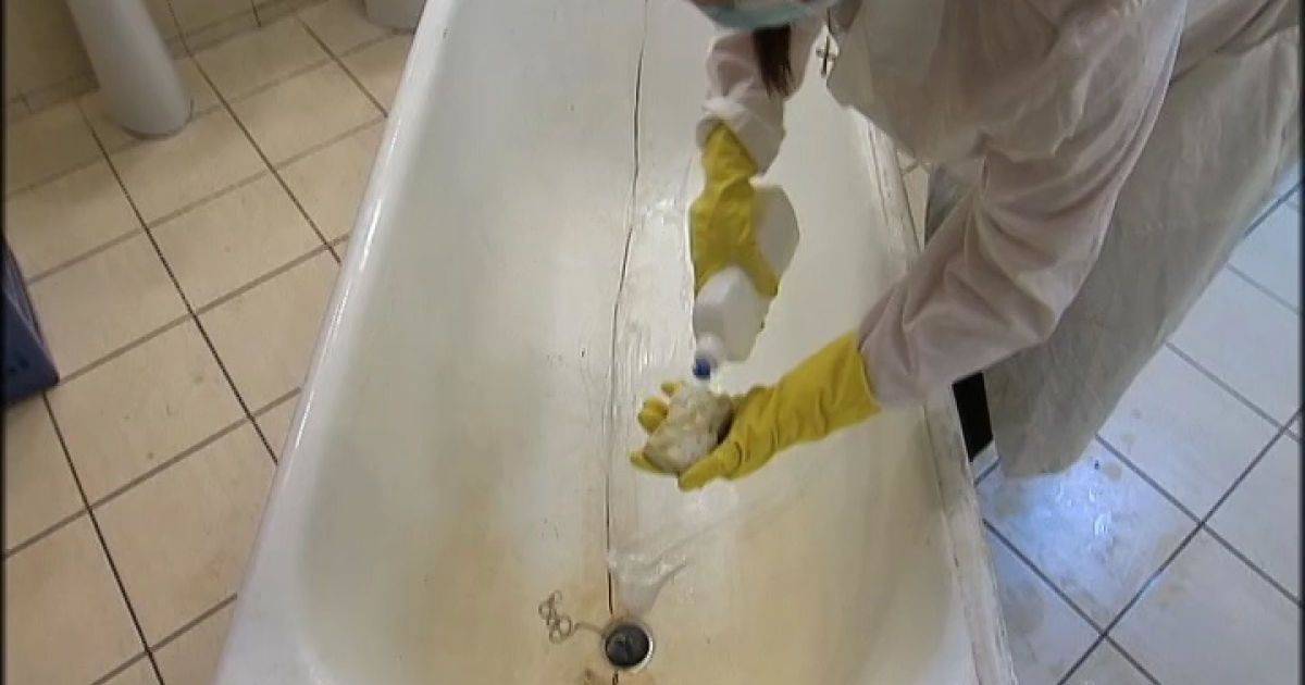 Comment éliminer un blocage dans la salle de bain à la maison : comment le nettoyer avec des moyens improvisés (soude et vinaigre, etc.), le retirer avec une ventouse ?