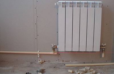 Schémas et règles typiques pour la rédaction d'un système de chauffage pour une maison privée à un étage