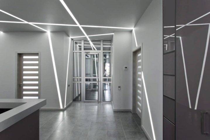 Lampes LED linéaires: caractéristiques, types + nuances de montage des lampes linéaires