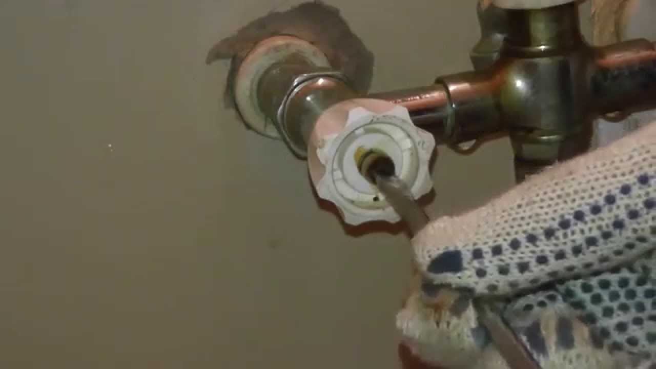 Remplacement d'un boîtier de grue dans un mélangeur à deux vannes - instructions étape par étape