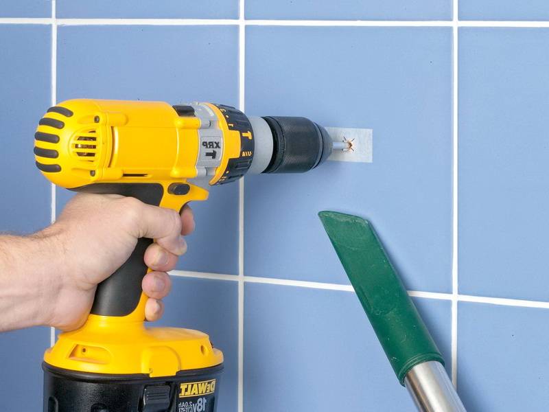 Comment percer du carrelage au mur ? comment percer correctement un carreau de céramique, faire un trou en perçant