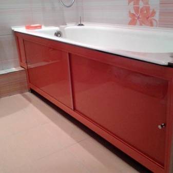 Comment faire un écran de salle de bain fonctionnel avec des étagères