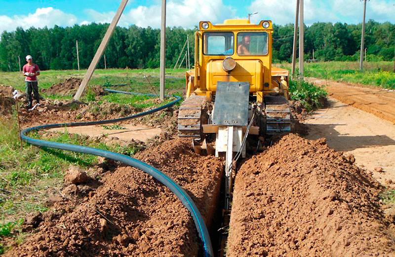 Pose d'un gazoduc dans un boîtier à travers un mur: les spécificités de l'appareil permettant d'entrer le tuyau de gaz dans la maison