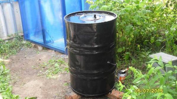 Douche d'été chauffée à faire soi-même: instructions de construction étape par étape