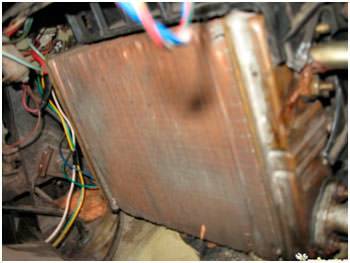 Liquide huileux qui coule du radiateur