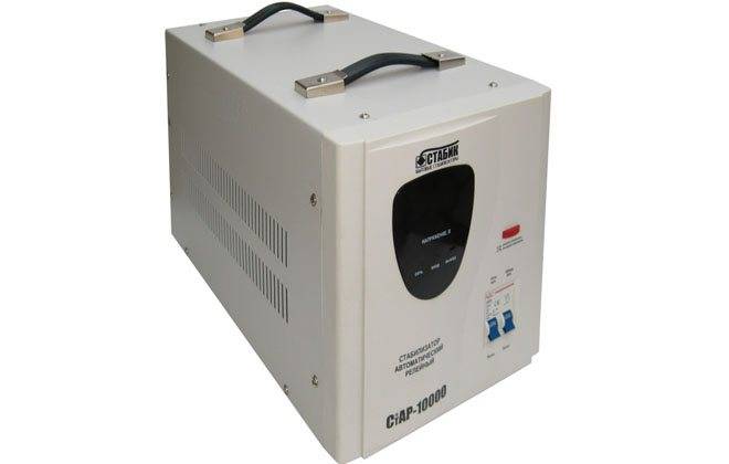 Stabilisateur de tension pour le réfrigérateur : comment choisir la bonne protection