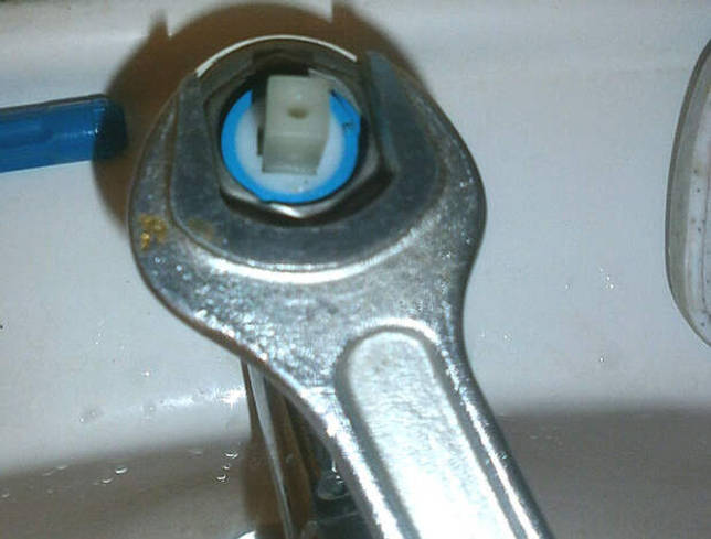 Que faire en cas de fuite d'eau froide d'un mitigeur monocommande