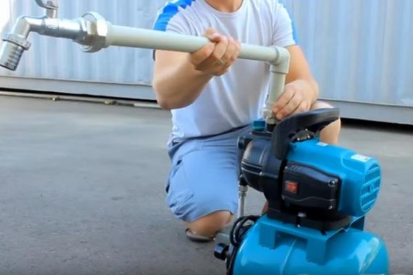 Installation et raccordement d'une station de pompage à un puits: un algorithme pour effectuer des travaux