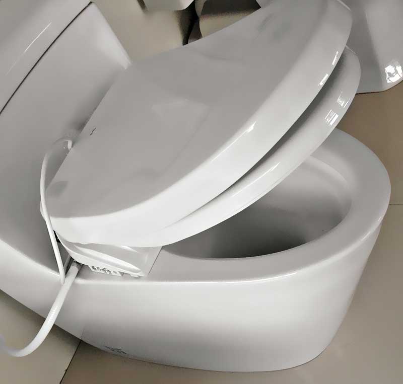 Aperçu comparatif du couvercle du bidet, de la tête du bidet et de la fixation du bidet et de leur connexion