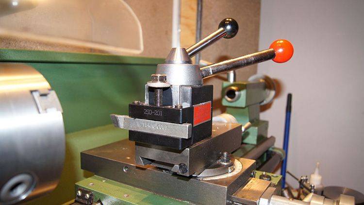 Machine de découpe pour le métal à faire soi-même: schéma et procédure d'assemblage de produits faits maison