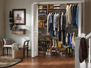 5 secrets du rangement compact et pratique des choses dans le placard