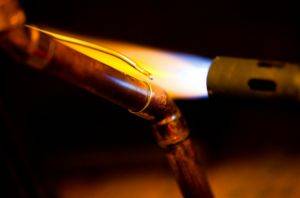 Comment installer des tuyaux de chauffage en cuivre