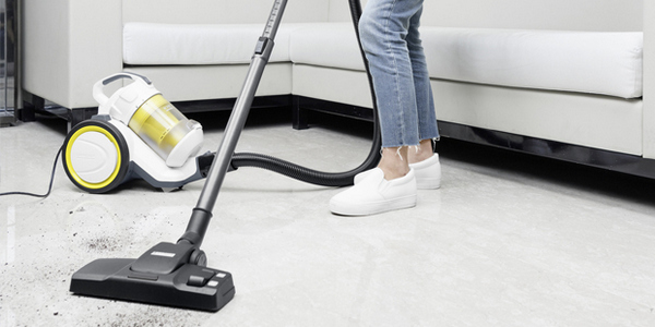 Les meilleurs aspirateurs serpillières : classement des modèles populaires + précieuses recommandations pour les acheteurs