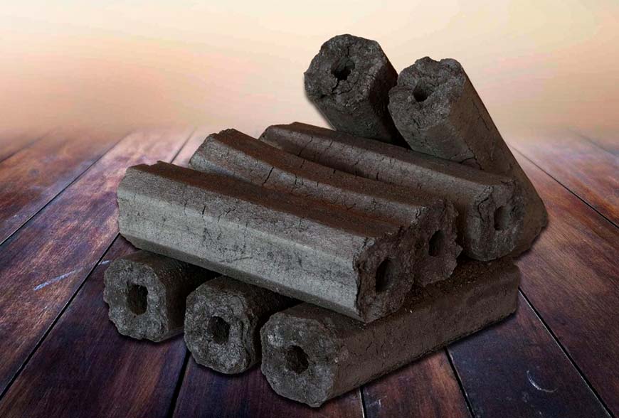 Briquettes pour le chauffage: tourbe, charbon, sciure de bois pressée - prix, ce qui est mieux