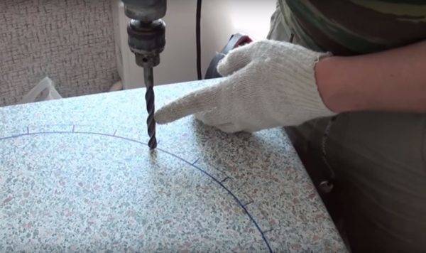 Évier à poser: schémas d'installation et analyse des caractéristiques d'installation