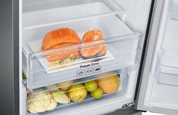 Quelle température devrait être dans le réfrigérateur et le congélateur: normes et normes