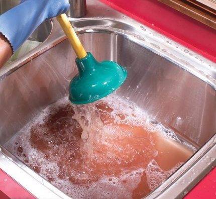 TOP 10 des meilleurs remèdes pour les canalisations bouchées : les meilleurs médicaments du marché + comment choisir le bon