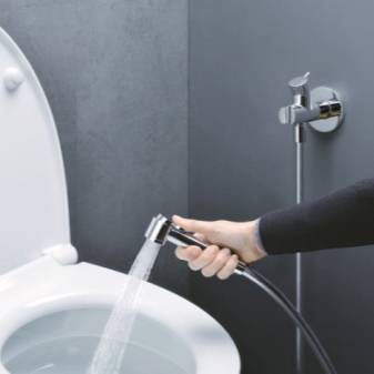 Douche hygiénique avec mitigeur : classement des modèles populaires + recommandations d'installation