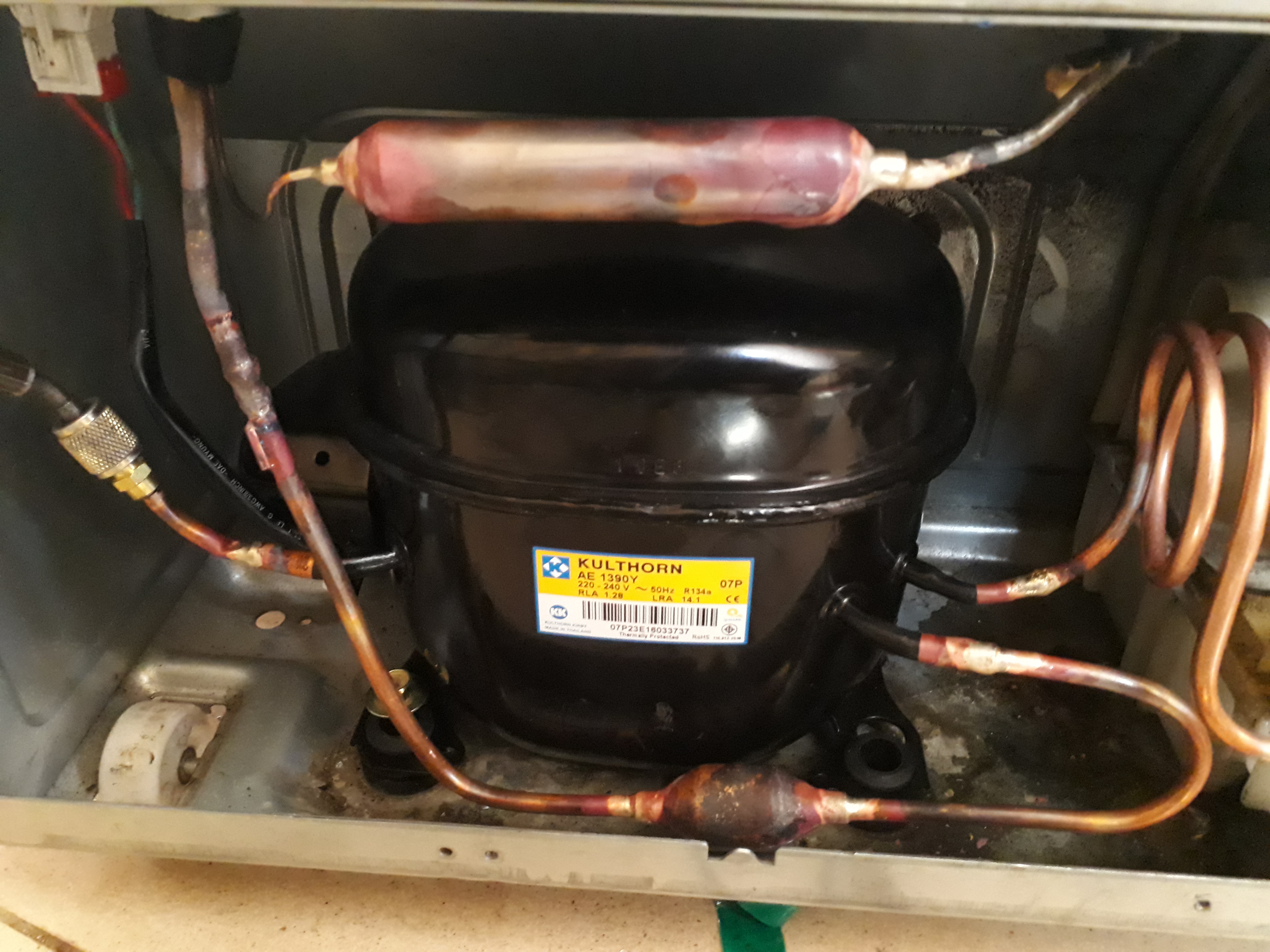 Compresseur de réfrigérateur : aperçu des pannes fréquentes + instructions étape par étape pour le remplacement