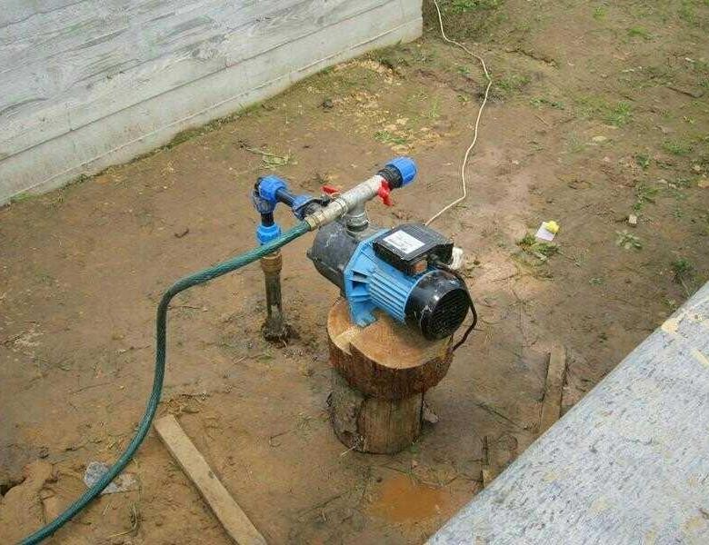 Schéma de bricolage pour connecter une station de pompage à un puits: comment se connecter correctement, installation, installation, comment installer dans une maison privée, tuyauterie, schéma d'installation, montage
