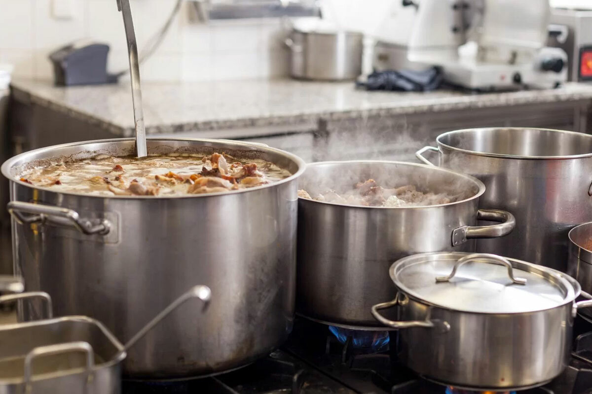 L'odeur des égouts dans l'appartement: comment éliminer l'odeur désagréable de vos propres mains