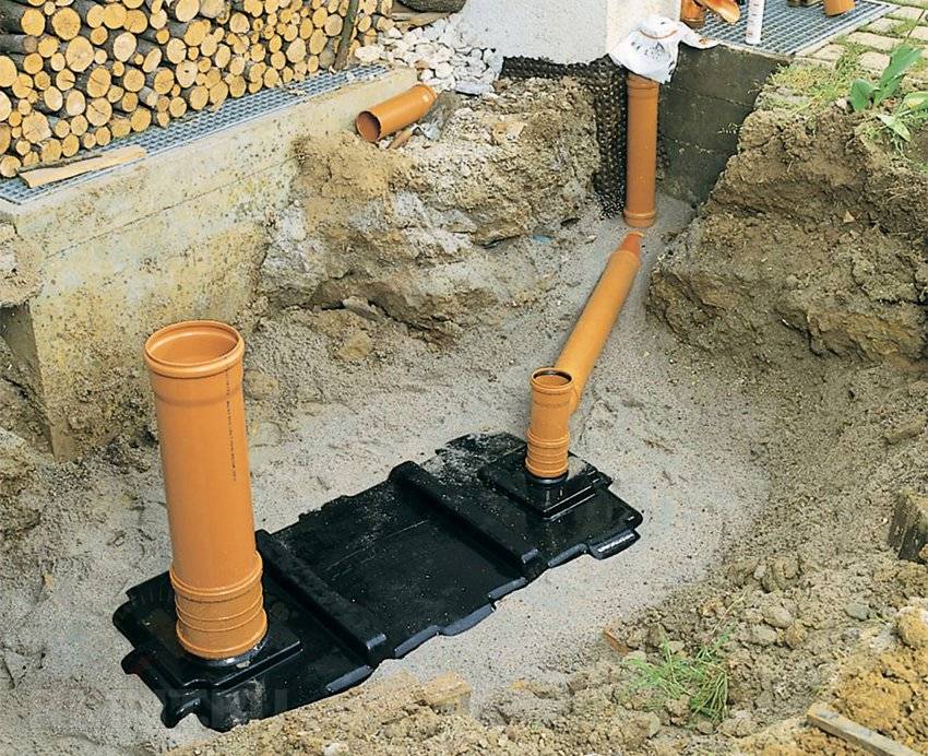 Caractéristiques de la construction des eaux usées dans le pays de leurs propres mains: la composition de l'égout, le schéma de l'appareil