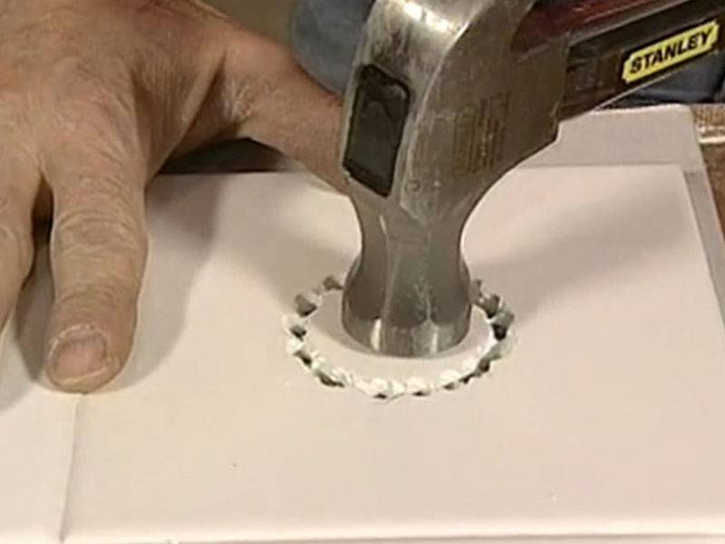 Sélection de perceuse à carrelage et utilisation d'une perceuse à carrelage - vidéo, conseils