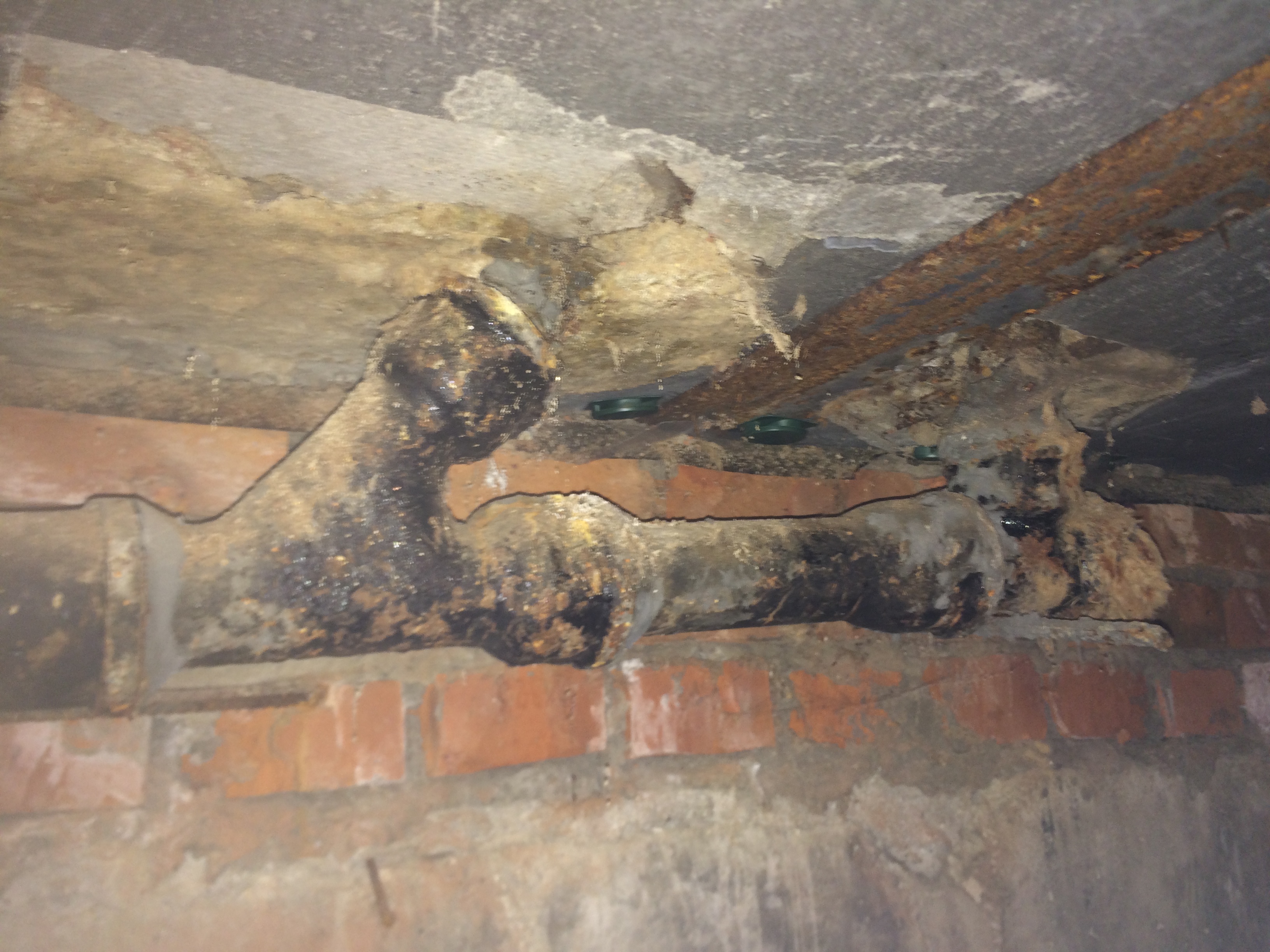 Des moyens efficaces pour passer de la fonte au plastique dans les égouts