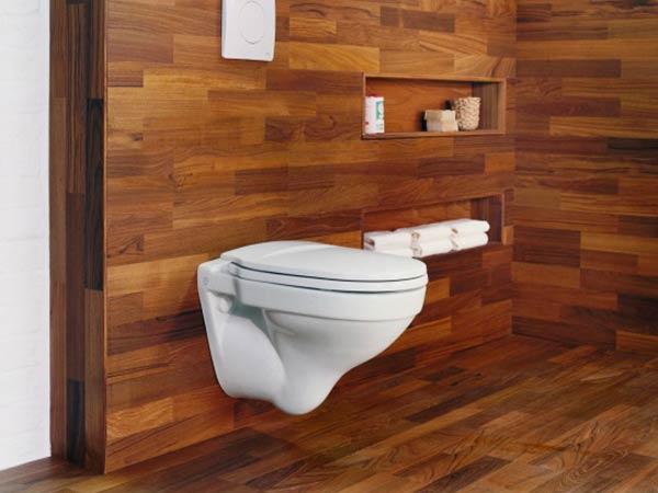 Caractéristiques de l'installation d'un drain de toilette perpendiculaire au plan de la colonne montante d'égout