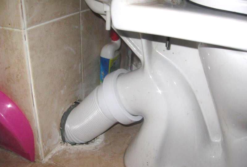 Installation d'ondulation renforcée pour les toilettes ainsi que les spécifications techniques