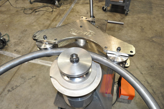 Nous plions un tuyau profilé