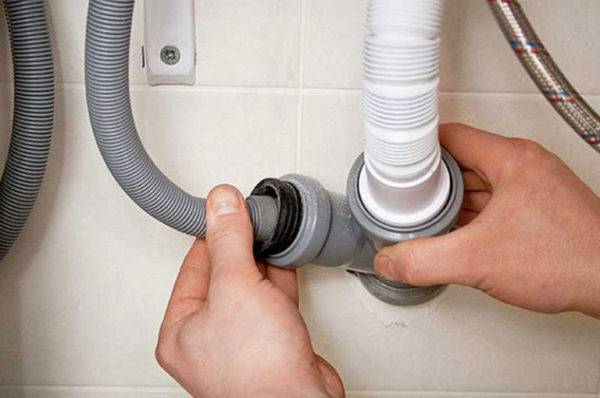 Comment éliminer l'odeur des eaux usées dans un appartement ou une maison privée, que faire si ça sent mauvais dans la salle de bain, les toilettes ou la cuisine, les causes du problème