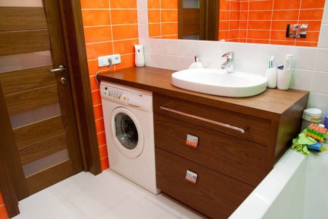 Évier au-dessus de la machine à laver: caractéristiques de conception + nuances d'installation