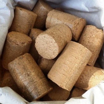 Sciure de bois pressée pour le chauffage : avantages et inconvénients + comparaison avec les combustibles solides traditionnels