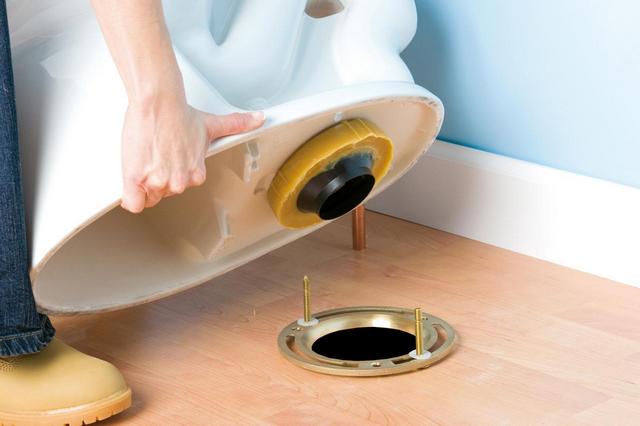 Fixation des toilettes au sol : analyse de 3 méthodes technologiques "correctes"