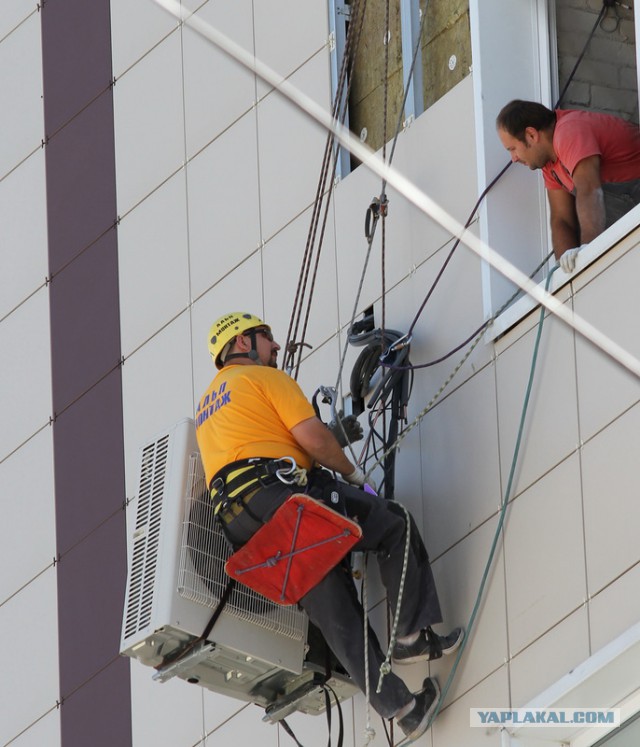 Installation d'un panier pour climatiseur sur la façade: instructions d'installation et détails des travaux