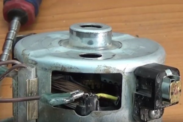 Comment démonter un aspirateur Samsung pour une réparation DIY ?