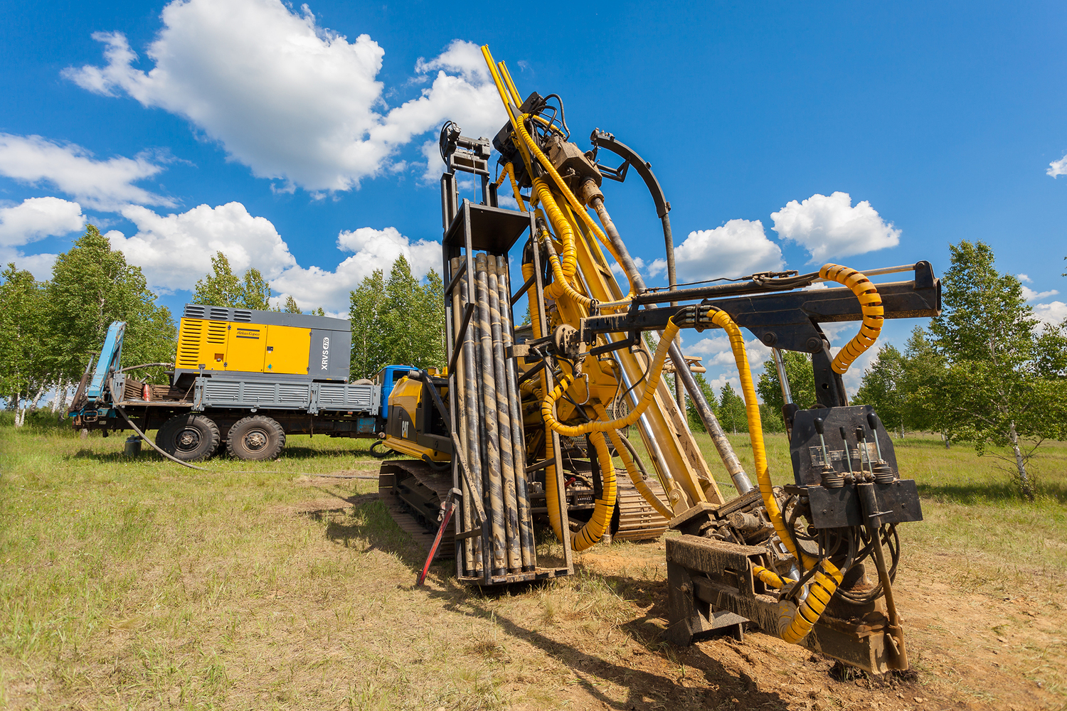 Forage de puits rotatif: technologie, principe de fonctionnement et caractéristiques