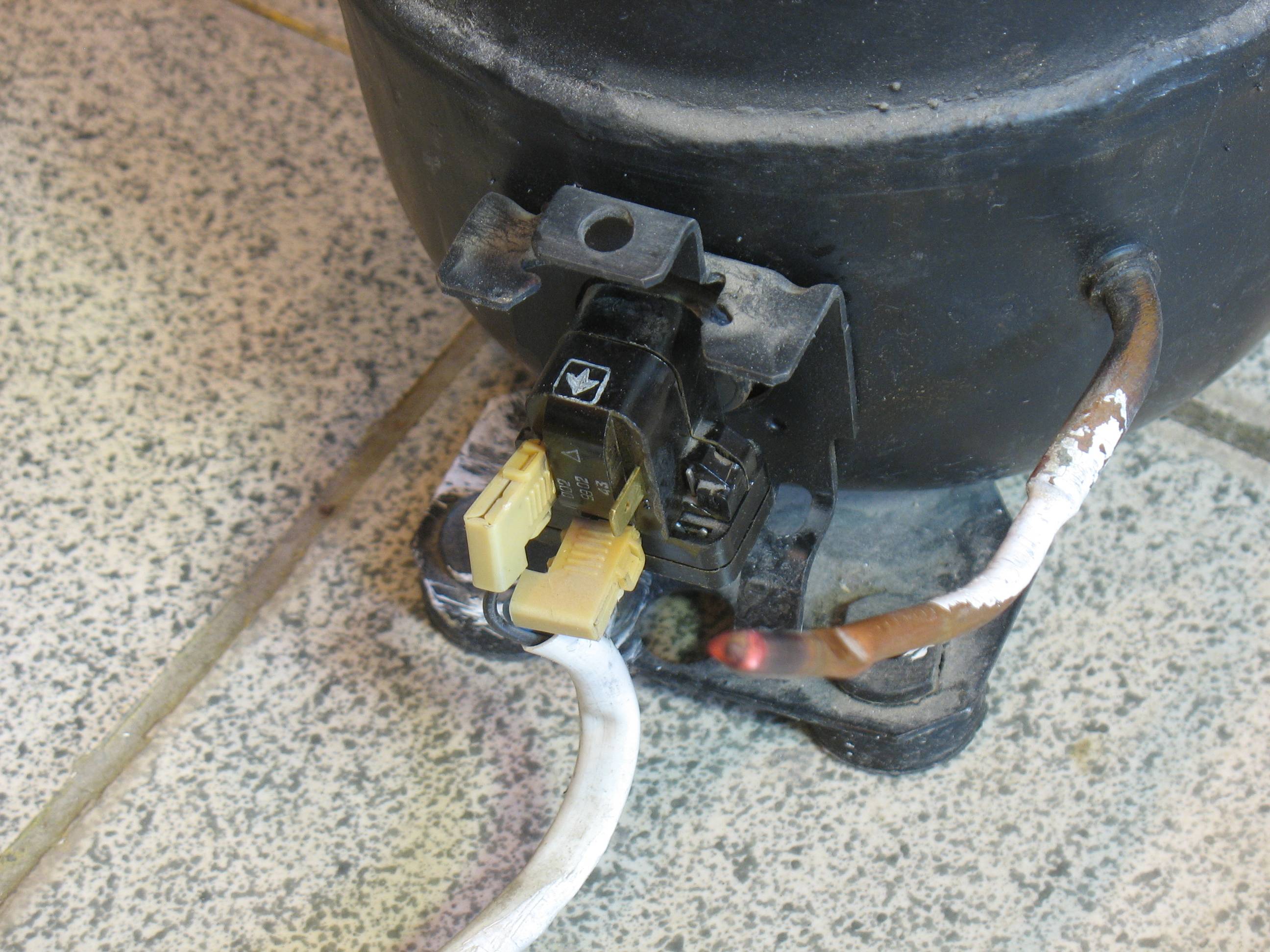 Démarrage du compresseur du réfrigérateur sans relais