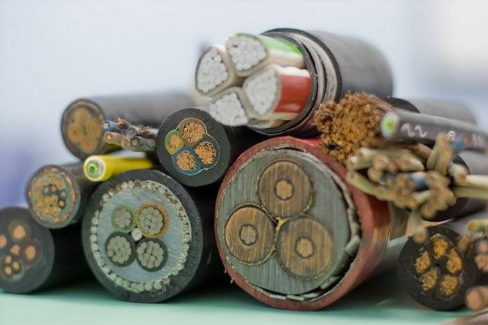 Comment déterminer la section de fil par diamètre et vice versa: tableaux prêts à l'emploi et formules de calcul