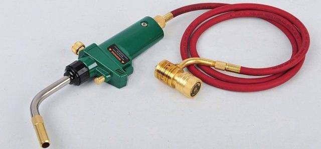 Souder des tuyaux en cuivre: méthodes de connexion, équipement