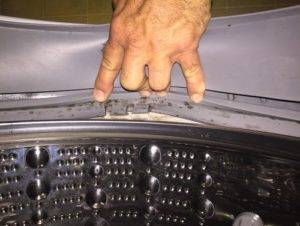 Odeur désagréable dans la machine à laver: causes de l'odeur et comment l'éliminer