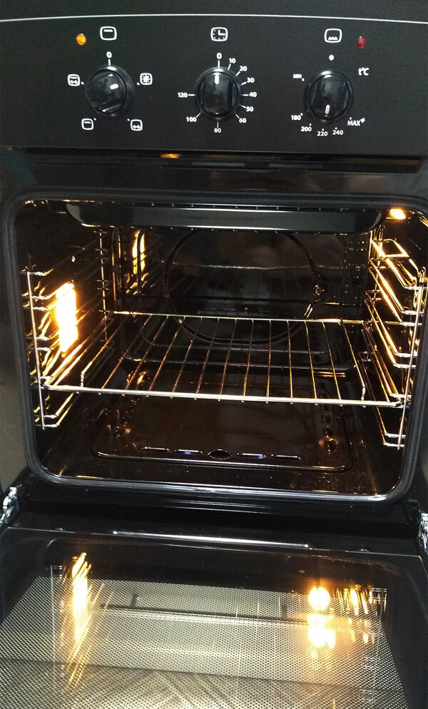 Pourquoi un four à gaz fume-t-il et que faire