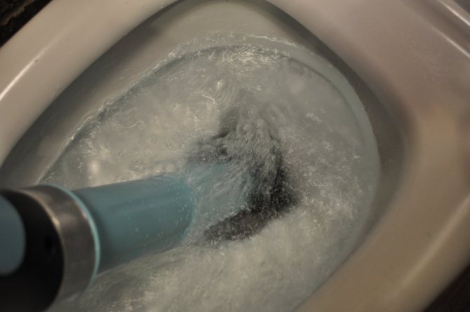 Comment nettoyer soi-même les toilettes si elles sont bouchées ?